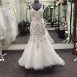 Alfred Angelo trumpet embroidered gown. Size 14